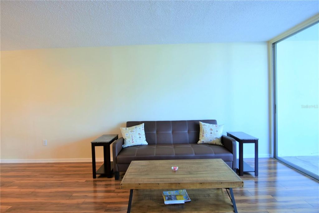 Image 9 of property listing at 10350 IMPERIAL POINT DRIVE W 13, Largo, FL 33774