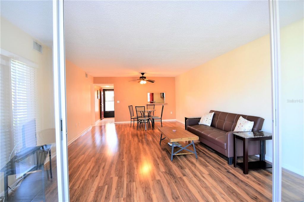 Image 10 of property listing at 10350 IMPERIAL POINT DRIVE W 13, Largo, FL 33774