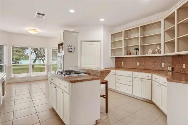 119 Bishop Rd., Rockport, TX 78382