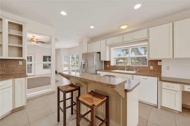 119 Bishop Rd., Rockport, TX 78382