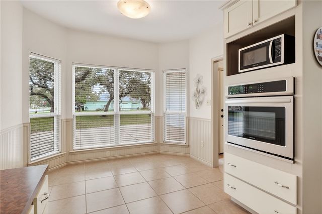 119 Bishop Rd., Rockport, TX 78382