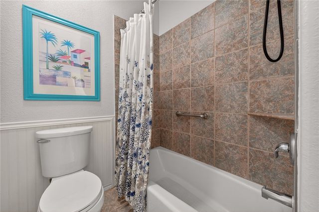 119 Bishop Rd., Rockport, TX 78382