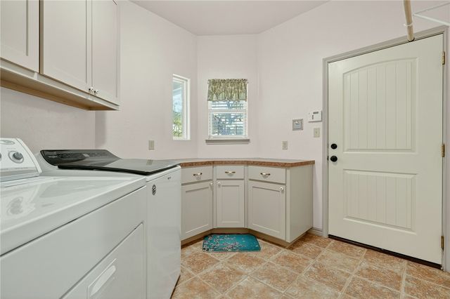 119 Bishop Rd., Rockport, TX 78382