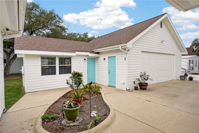 119 Bishop Rd., Rockport, TX 78382