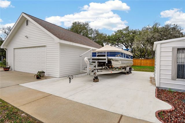 119 Bishop Rd., Rockport, TX 78382