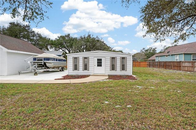 119 Bishop Rd., Rockport, TX 78382