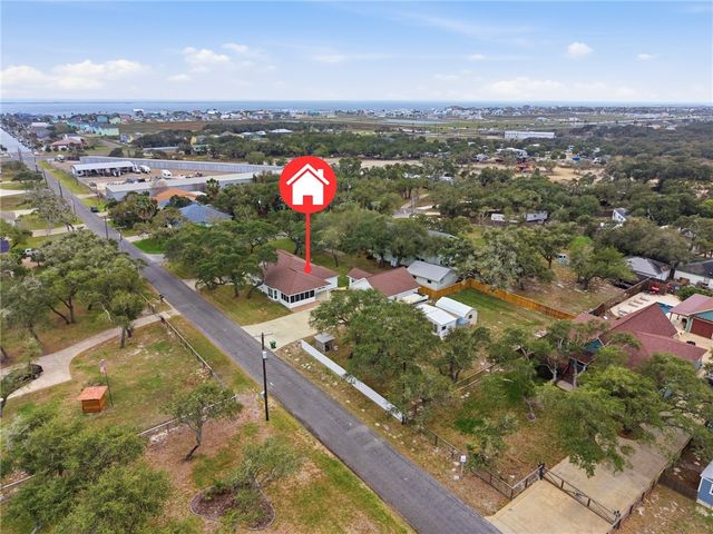 119 Bishop Rd., Rockport, TX 78382