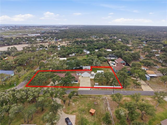 119 Bishop Rd., Rockport, TX 78382