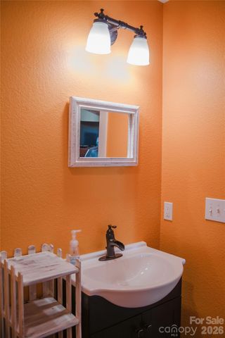 1086 Carters Ridge Road, Spruce Pine, NC 28777