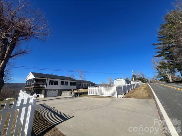 1086 Carters Ridge Road, Spruce Pine, NC 28777