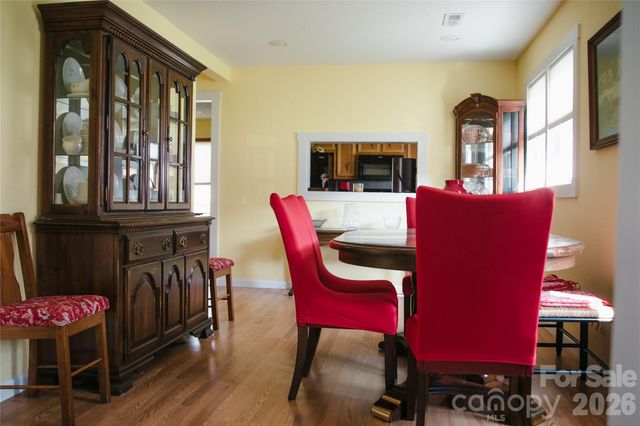 1086 Carters Ridge Road, Spruce Pine, NC 28777