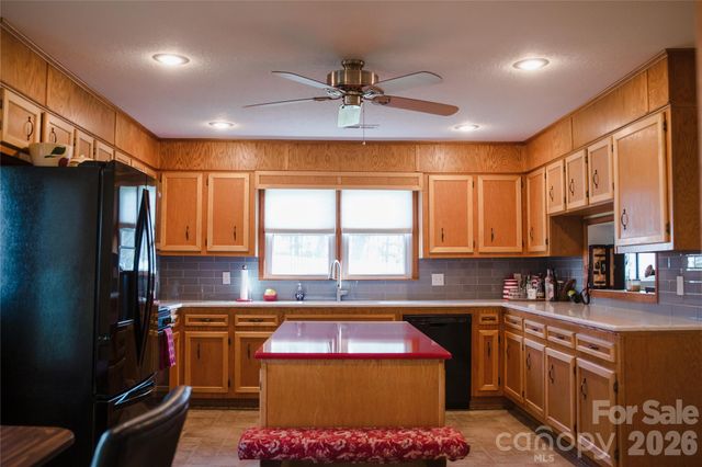 1086 Carters Ridge Road, Spruce Pine, NC 28777