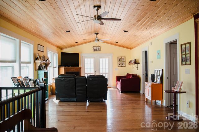 1086 Carters Ridge Road, Spruce Pine, NC 28777