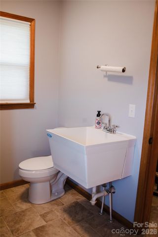 1086 Carters Ridge Road, Spruce Pine, NC 28777