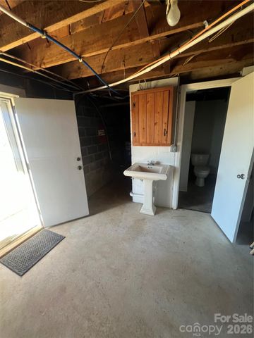 1086 Carters Ridge Road, Spruce Pine, NC 28777