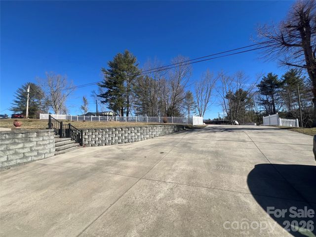 1086 Carters Ridge Road, Spruce Pine, NC 28777
