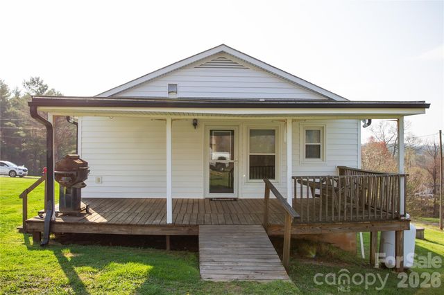1086 Carters Ridge Road, Spruce Pine, NC 28777