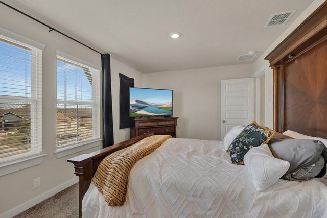 1940 Colonial Ave, New Braunfels, TX 78130