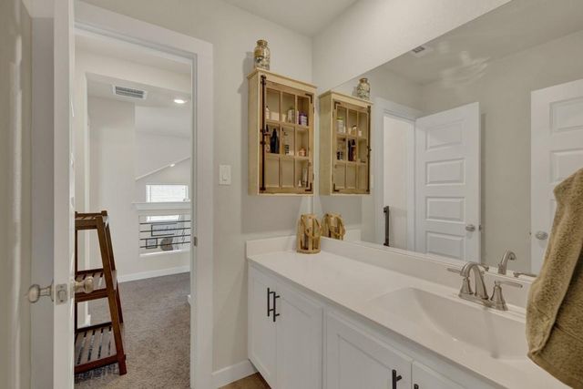 1940 Colonial Ave, New Braunfels, TX 78130