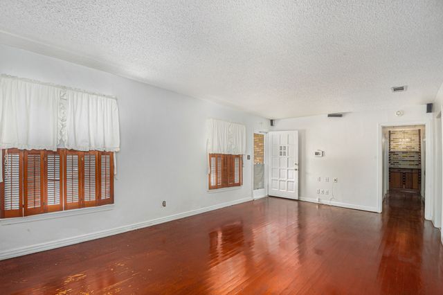 1813 Brook Hollow Drive, Fort Worth, TX 76114