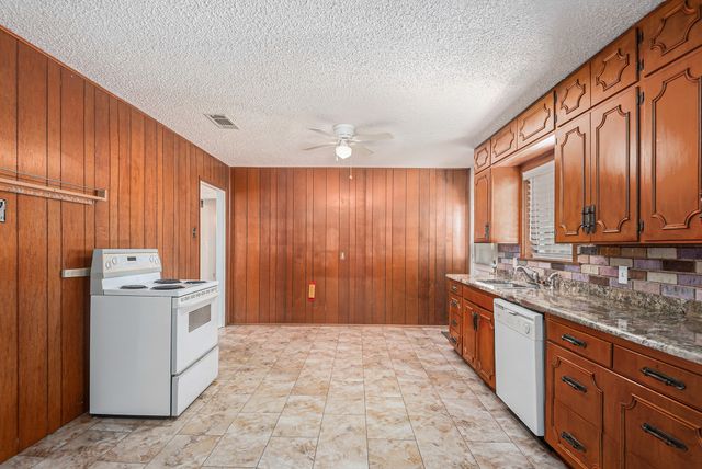 1813 Brook Hollow Drive, Fort Worth, TX 76114