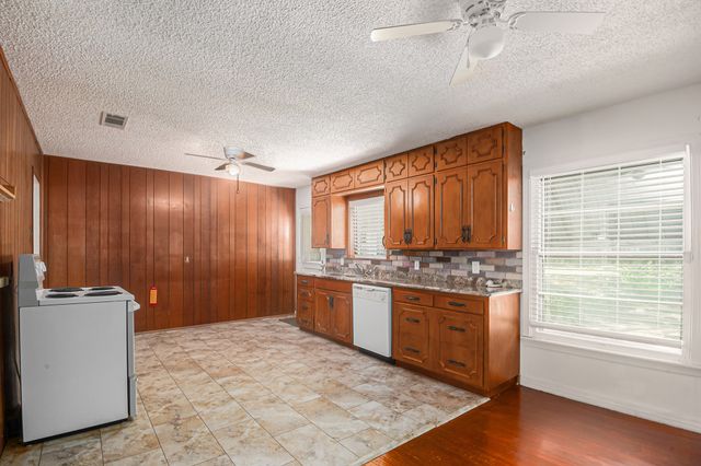 1813 Brook Hollow Drive, Fort Worth, TX 76114