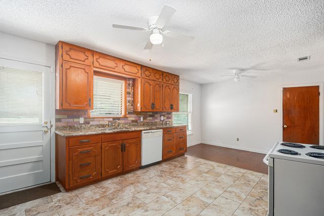 1813 Brook Hollow Drive, Fort Worth, TX 76114