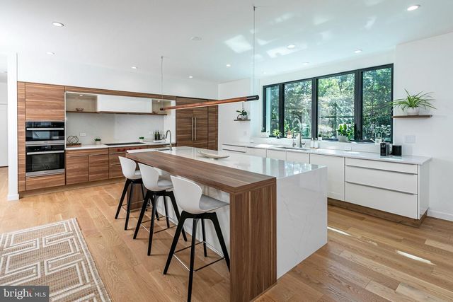 44 ARMOUR RD, Princeton, NJ 08540