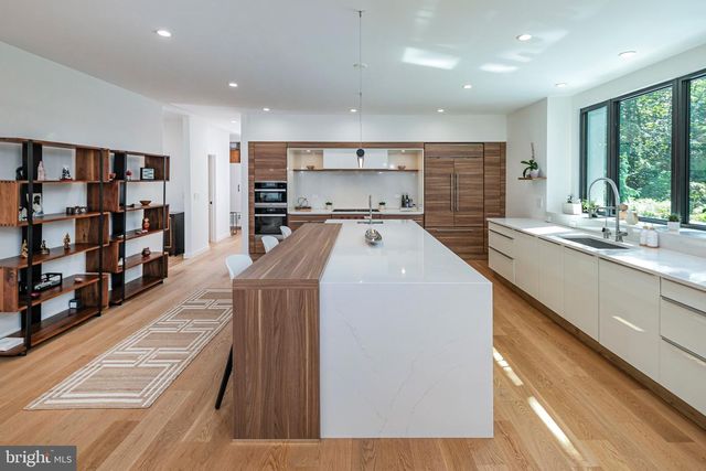 44 ARMOUR RD, Princeton, NJ 08540