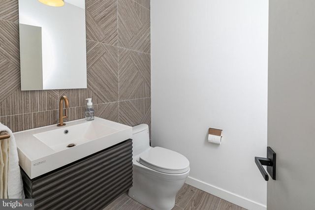 44 ARMOUR RD, Princeton, NJ 08540