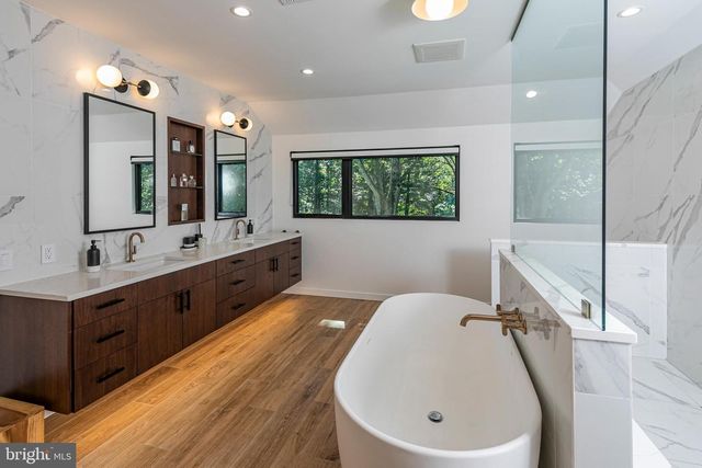 44 ARMOUR RD, Princeton, NJ 08540