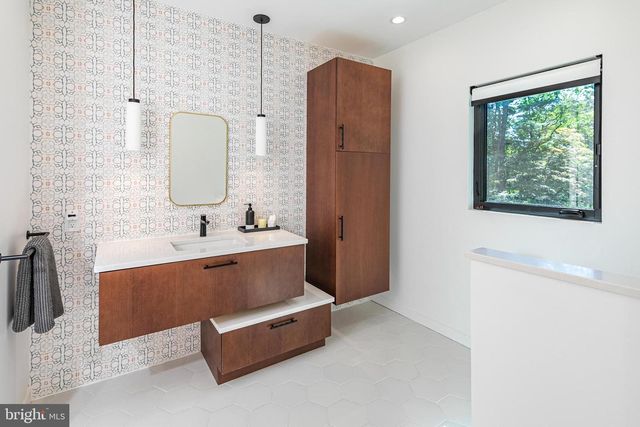 44 ARMOUR RD, Princeton, NJ 08540