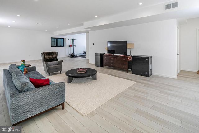 44 ARMOUR RD, Princeton, NJ 08540