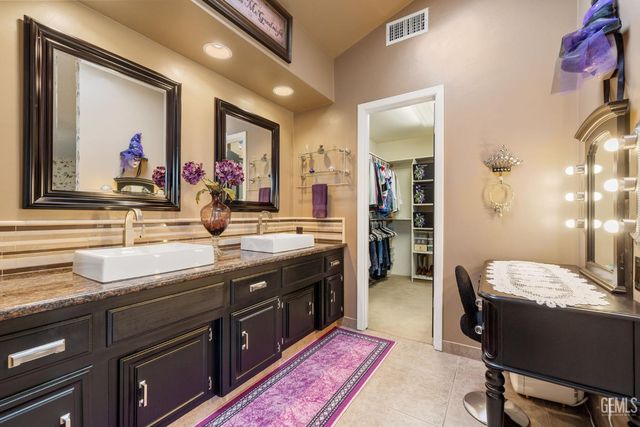 5201 Summerwind Way, Bakersfield, CA 93308