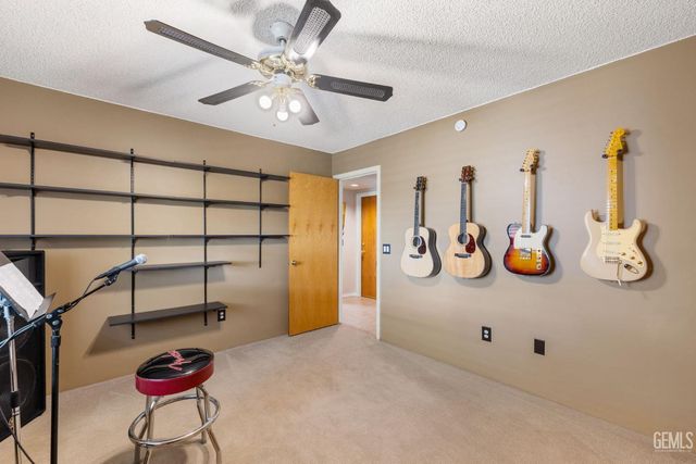 5201 Summerwind Way, Bakersfield, CA 93308