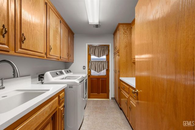 5201 Summerwind Way, Bakersfield, CA 93308