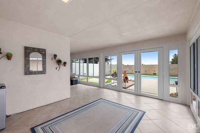 5201 Summerwind Way, Bakersfield, CA 93308