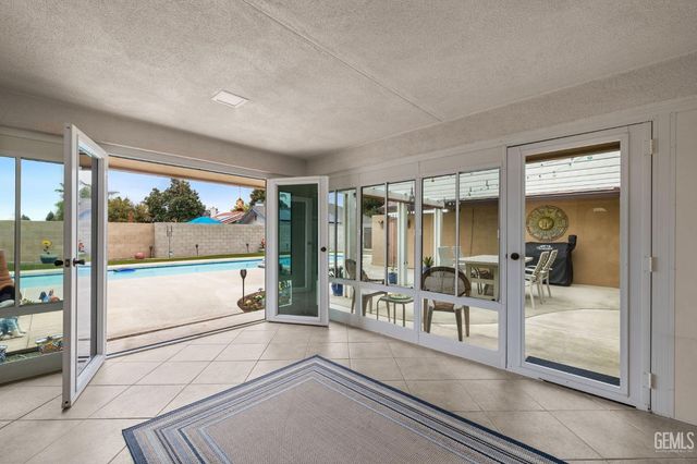 5201 Summerwind Way, Bakersfield, CA 93308