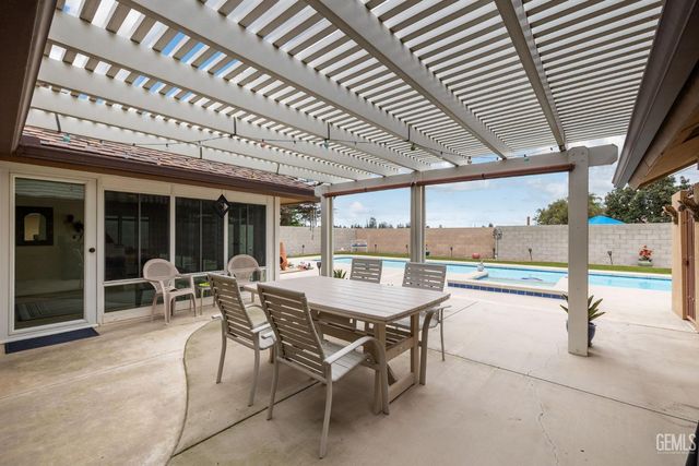 5201 Summerwind Way, Bakersfield, CA 93308