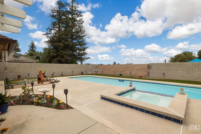 5201 Summerwind Way, Bakersfield, CA 93308