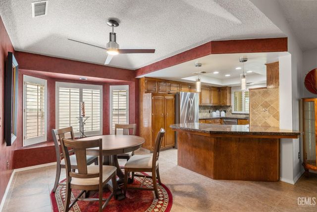 5201 Summerwind Way, Bakersfield, CA 93308