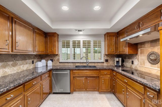 5201 Summerwind Way, Bakersfield, CA 93308