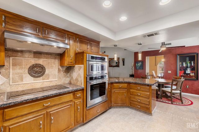 5201 Summerwind Way, Bakersfield, CA 93308