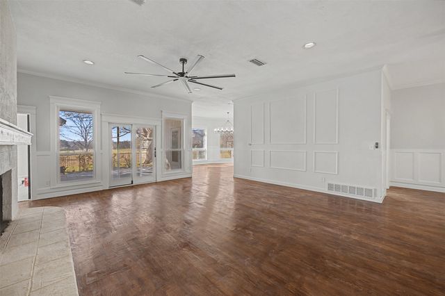 3655 Snow Creek Drive, Fort Worth, TX 76008