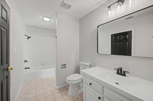 3655 Snow Creek Drive, Fort Worth, TX 76008