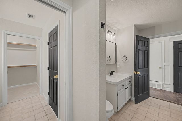 3655 Snow Creek Drive, Fort Worth, TX 76008