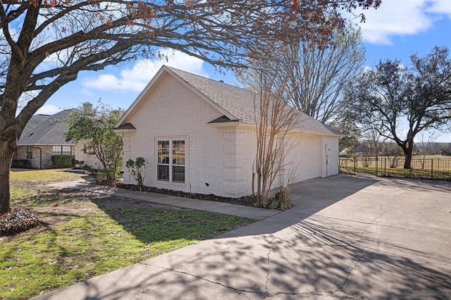 3655 Snow Creek Drive, Fort Worth, TX 76008