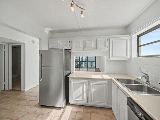 4800 Bayview Drive 606, Fort Lauderdale, FL 33308