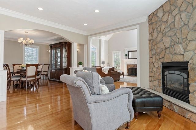 21 Stable Way, Medway, MA 02053