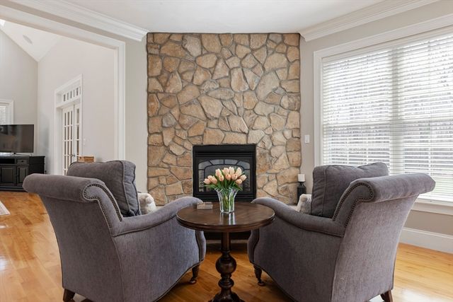 21 Stable Way, Medway, MA 02053
